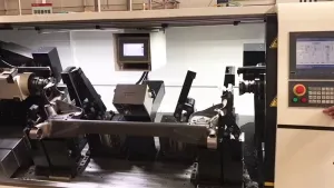 เครื่องมิลลิ่ง CNC สำหรับชิ้นส่วนซับเฟรมและแชสซีรถยนต์