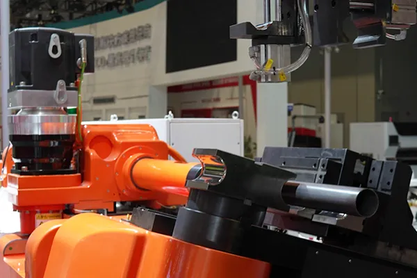 เครื่องดัดท่อ CNC