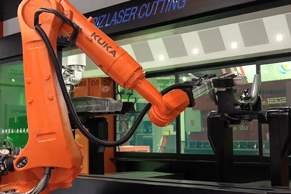 เครื่องตัดเลเซอร์ 3 มิติแบบสองสถานี